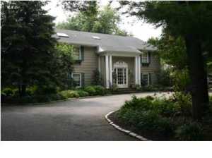 19 Hartshorne Ln, Rumson, NJ 07760 photo 1