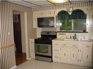 16 Chestnut Dr, Matawan, NJ 07747 photo 3