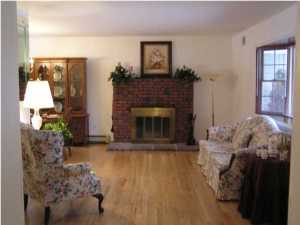 3 Miriam Pl, Matawan, NJ 07747 photo 2
