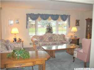 13 Marc Dr, Matawan, NJ 07747 photo 3
