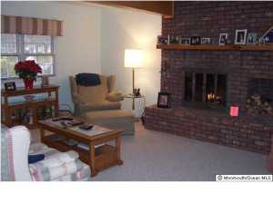 13 Marc Dr, Matawan, NJ 07747 photo 2