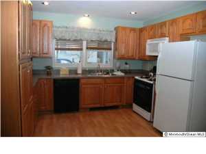 7 Washington Ave, Middletown, NJ 07748 photo 3