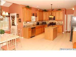 7 Hidden Valley Ct, Howell, NJ 07731 photo 3