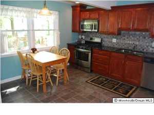 49 Danemar Dr, Matawan, NJ 07747 photo 2