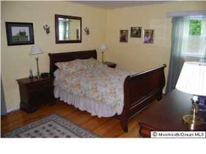 49 Danemar Dr, Matawan, NJ 07747 photo 3