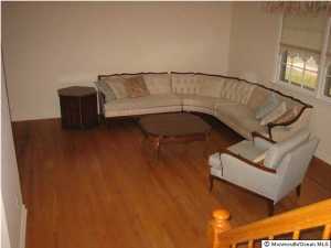 16 Daniel Dr, Matawan, NJ 07747 photo 2
