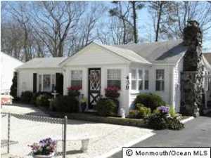 439 Mohawk Dr, Brick, NJ 08723 photo 2