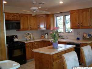 24 Michael Dr, Middletown, NJ 07748 photo 2