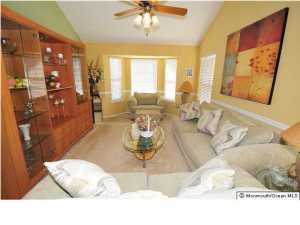 18 Iris Ct, Howell, NJ 07731 photo 2