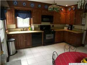 8 Bellevue Ave, Middletown, NJ 07748 photo 3