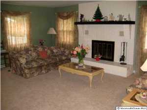 22 Ormont Ln, Matawan, NJ 07747 photo 2
