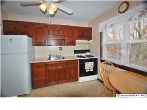 20 Brooklawn Dr, Hazlet, NJ 07730 photo 2