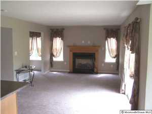 14 Augusta St, Wrightstown, NJ 08562 photo 2