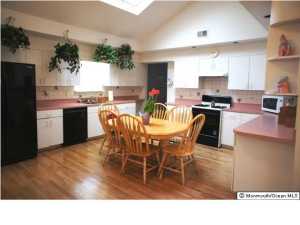 26 Bellevue Ave, Middletown, NJ 07748 photo 2