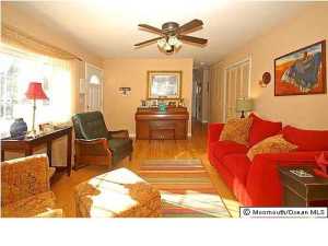 10 Macarthur Dr, Matawan, NJ 07747 photo 3