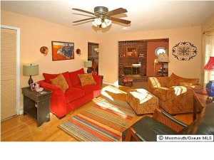 10 Macarthur Dr, Matawan, NJ 07747 photo 2