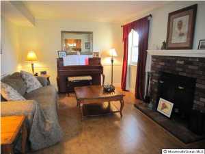 7 Stratton Dr, Howell, NJ 07731 photo 3