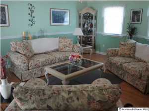 35 Acker Dr, Middletown, NJ 07748 photo 2