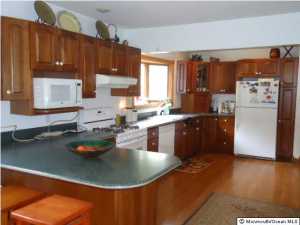 39 Nautilus Dr, Leonardo, NJ 07737 photo 2