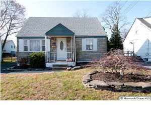 413 1st St, Middlesex, NJ 08846 photo 2