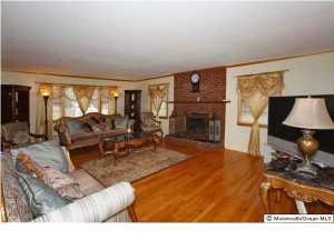 7 Braeside Ave, Middletown, NJ 07748 photo 2