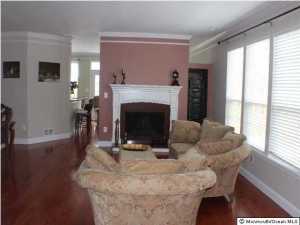 39 Everett Dr, Columbus, NJ 08022 photo 2