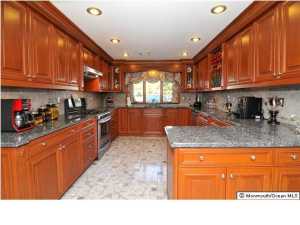 28 Dusko Dr, Parlin, NJ 08859 photo 2