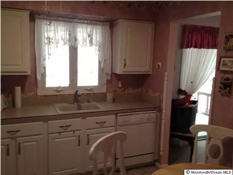 6 Tudor Ct, Brick, NJ 08723 photo 3