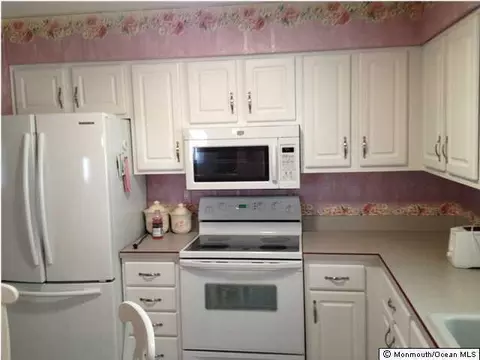 6 Tudor Ct, Brick, NJ 08723 photo 2