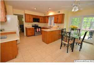 4 Blueberry Ln, Middletown, NJ 07737 photo 3