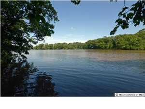 7 Edgewater Dr, Matawan, NJ 07747 photo 1