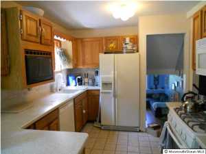 12 Millbrook Dr, Middletown, NJ 07748 photo 10