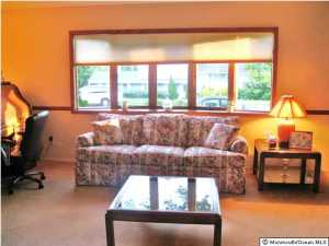 19 Alimar Dr, Middletown, NJ 07748 photo 4