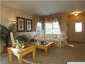 91 Iris Ct, Holmdel, NJ 07733 photo 2