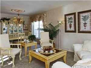 91 Iris Ct, Holmdel, NJ 07733 photo 4