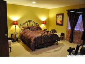 7 Arrowsmith Ct, Matawan, NJ 07747 photo 2
