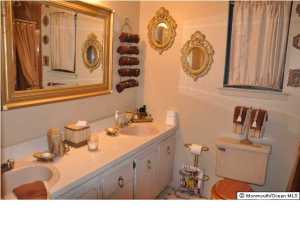 7 Arrowsmith Ct, Matawan, NJ 07747 photo 4