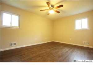 18 Eisenhower Ct, Matawan, NJ 07747 photo 12