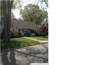 29 Edgewater Dr, Matawan, NJ 07747 photo 2