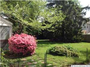 29 Edgewater Dr, Matawan, NJ 07747 photo 4