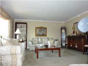17 Schelly Dr, Middletown, NJ 07748 photo 3
