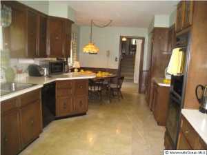 29 Edgemere Dr, Matawan, NJ 07747 photo 3