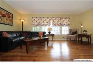 8 Doris Ln, Middletown, NJ 07748 photo 4