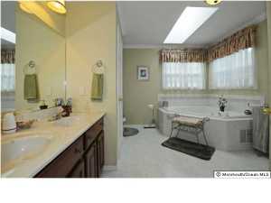 40 Stratton Rd, Matawan, NJ 07747 photo 14
