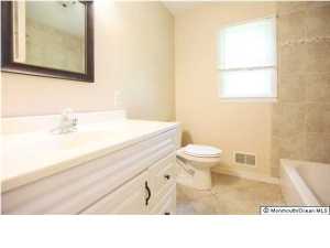 24 Acker Dr, Middletown, NJ 07748 photo 9