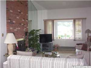 8 Eric Ct, Brick, NJ 08723 photo 3