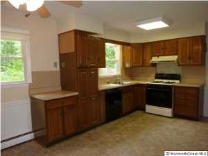 8 Jay Dr, Middletown, NJ 07748 photo 3
