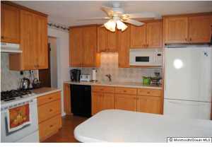 2 Juniper Pl, Howell, NJ 07731 photo 5