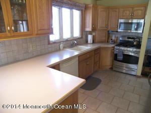 2 Claridge Dr, Middletown, NJ 07748 photo 8