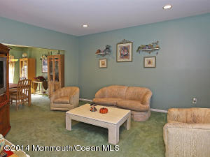 13 Hampton Ct, Old Bridge, NJ 08857 photo 3